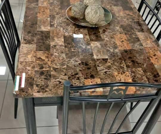 Dining Tables & Sets