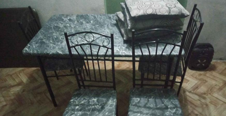 Dining Tables & Sets