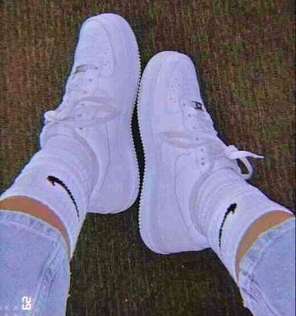 Athletic shoes